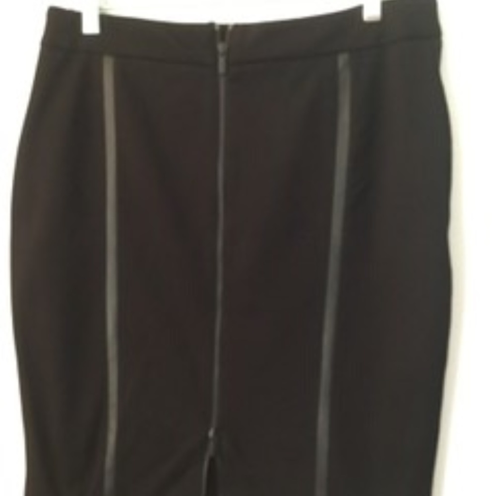Cache skirt dual zipper